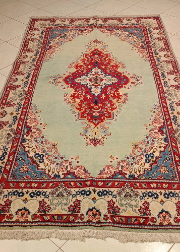 قالیچه دستباف رنگ پسته ای شرکت فرش یزد